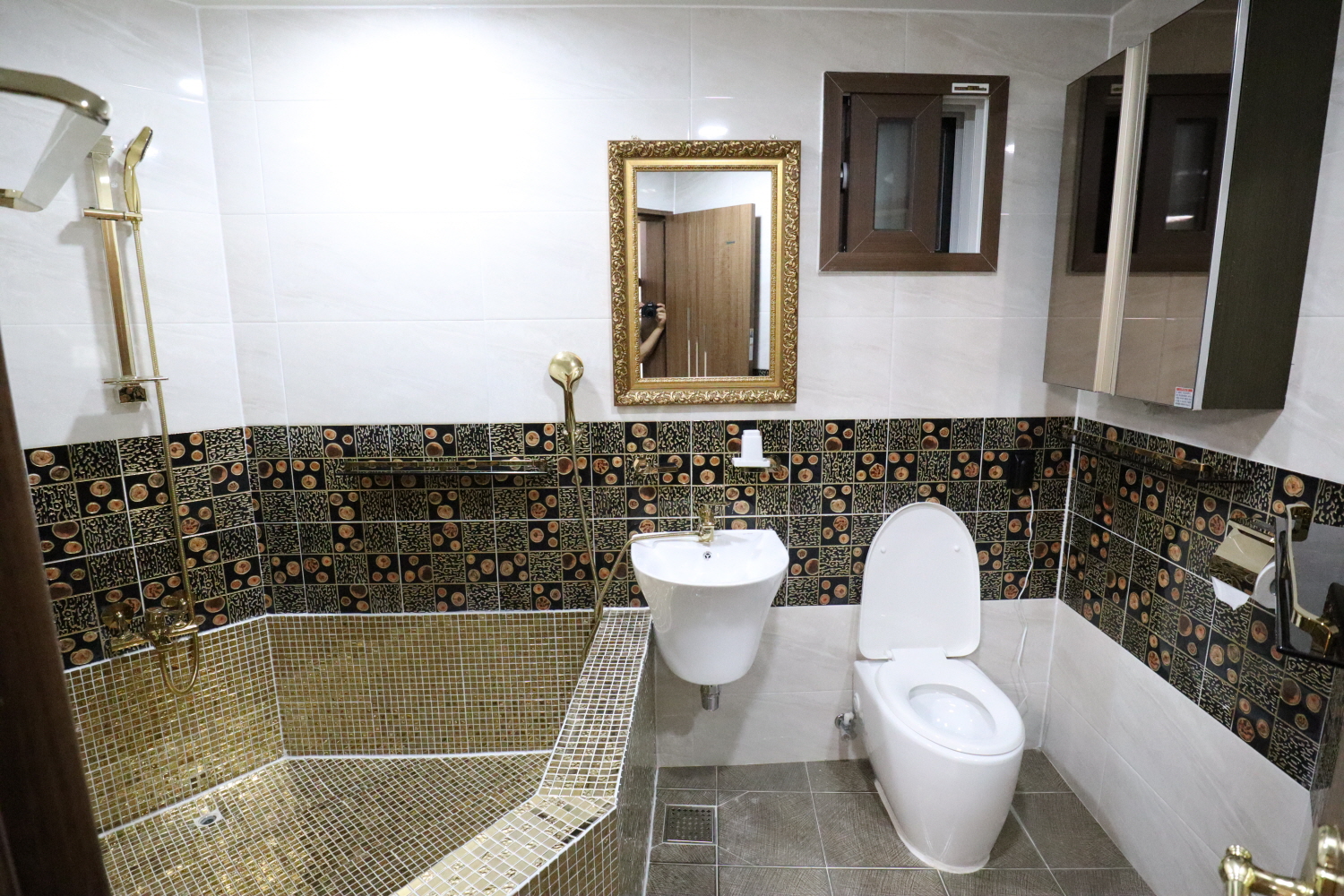 2000769928_1jui6WOo_1e07a3468ffd3c39f2be10594138663b1dfff36a.JPG 이미지크게보기